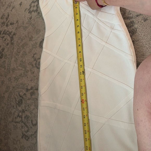 Herve Leger White Sleeveless V-Neck Bodycon Mini Dress - Picture 5 of 7